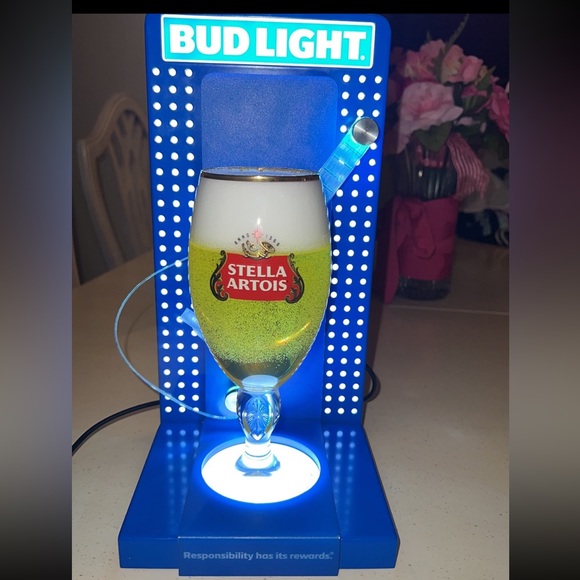 Neon light display beer holder with fake beer with foam in a Stella glass - Picture 2 of 14